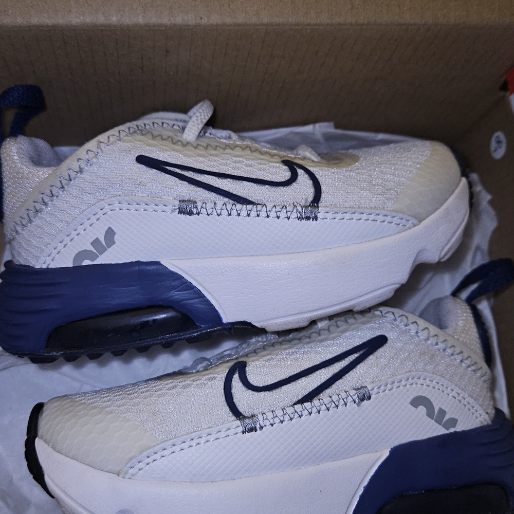 Nike Kids Sneakers - Cream and Navy